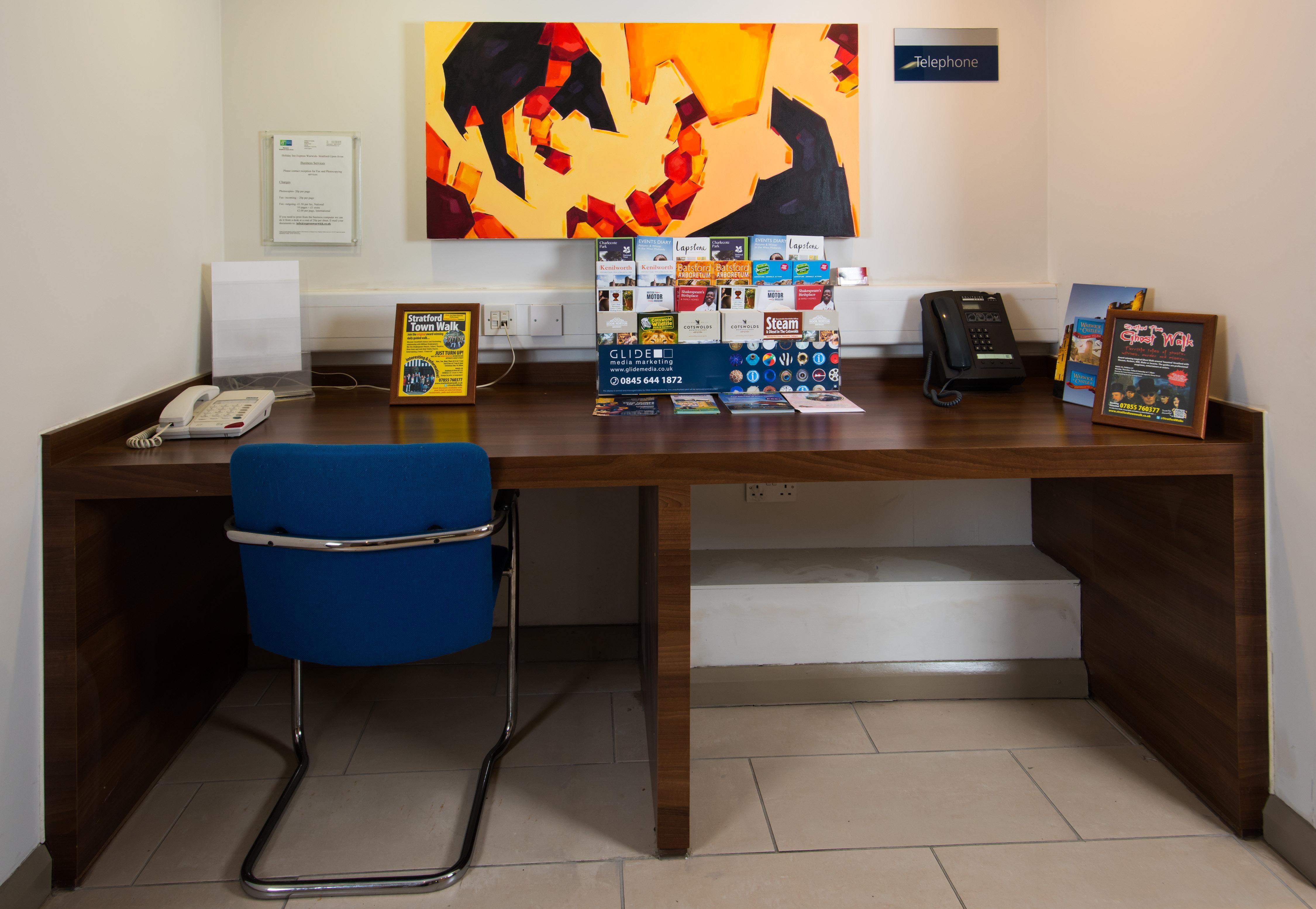 Holiday Inn Express Warwick - Stratford-Upon-Avon By Ihg Eksteriør bilde