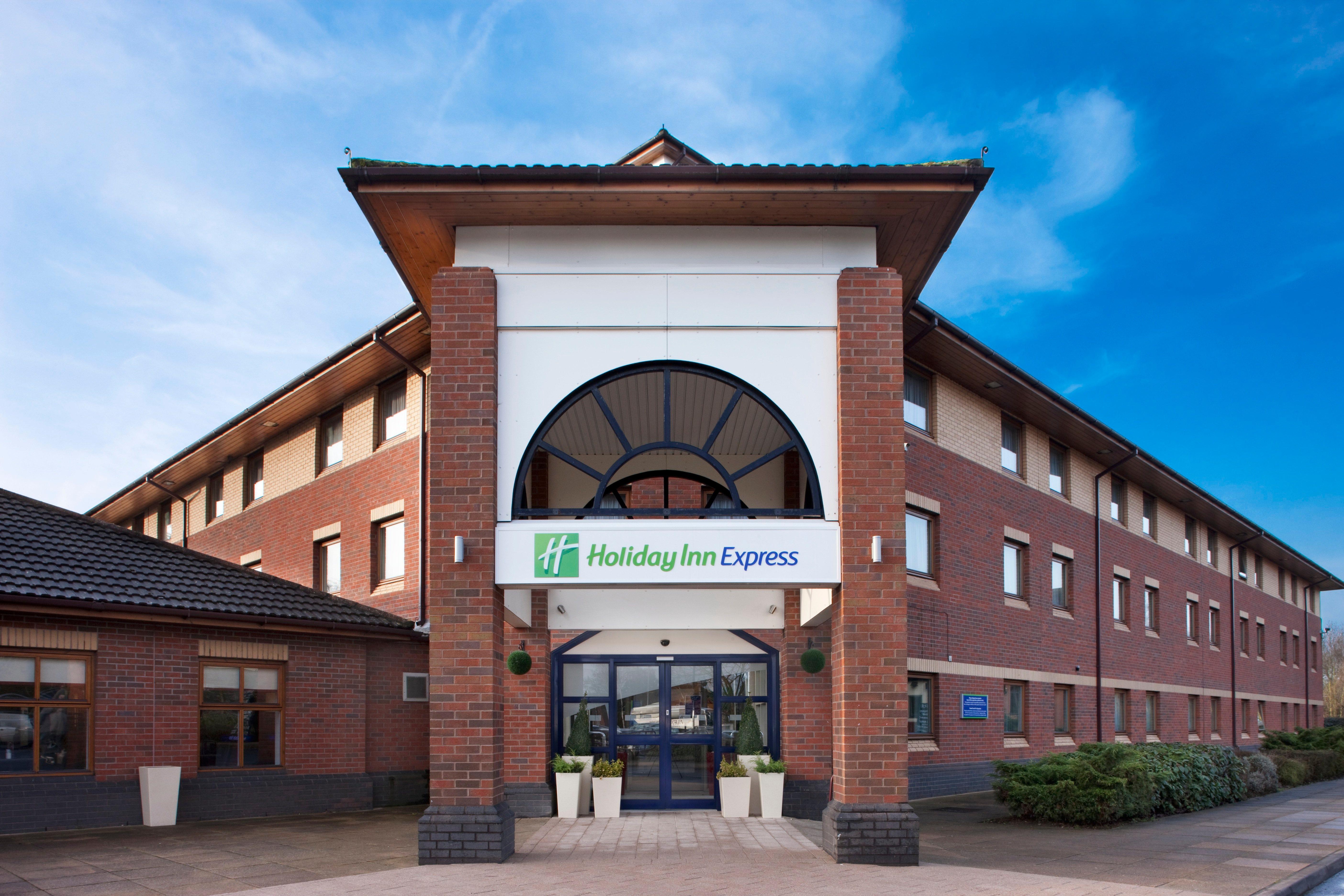 Holiday Inn Express Warwick - Stratford-Upon-Avon By Ihg Eksteriør bilde