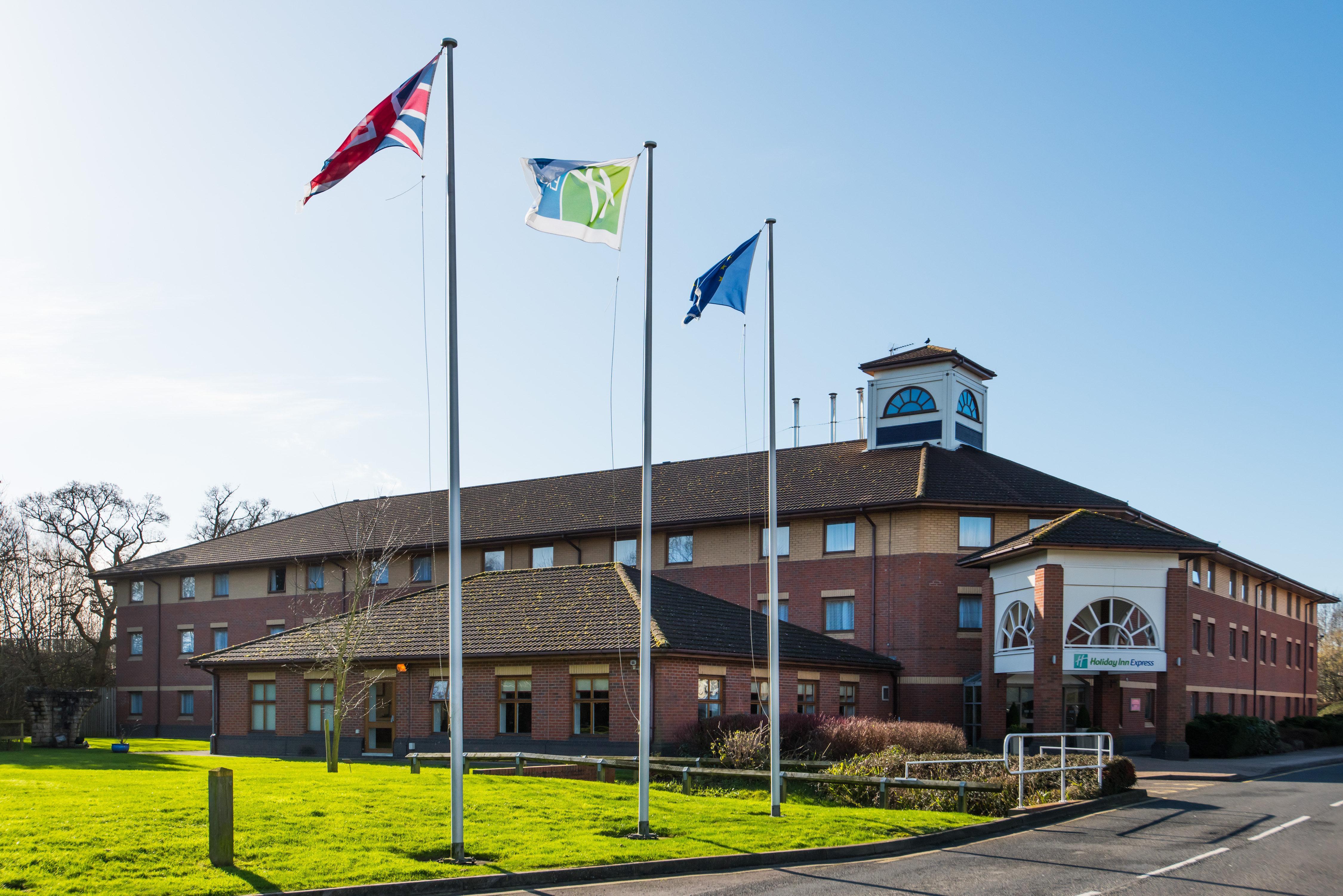 Holiday Inn Express Warwick - Stratford-Upon-Avon By Ihg Eksteriør bilde