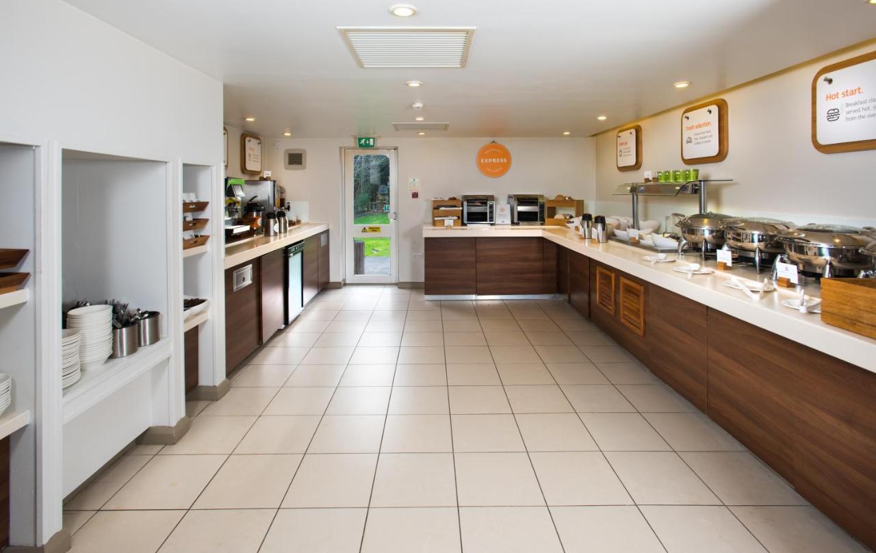 Holiday Inn Express Warwick - Stratford-Upon-Avon By Ihg Eksteriør bilde