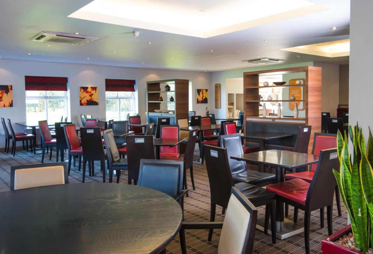 Holiday Inn Express Warwick - Stratford-Upon-Avon By Ihg Eksteriør bilde