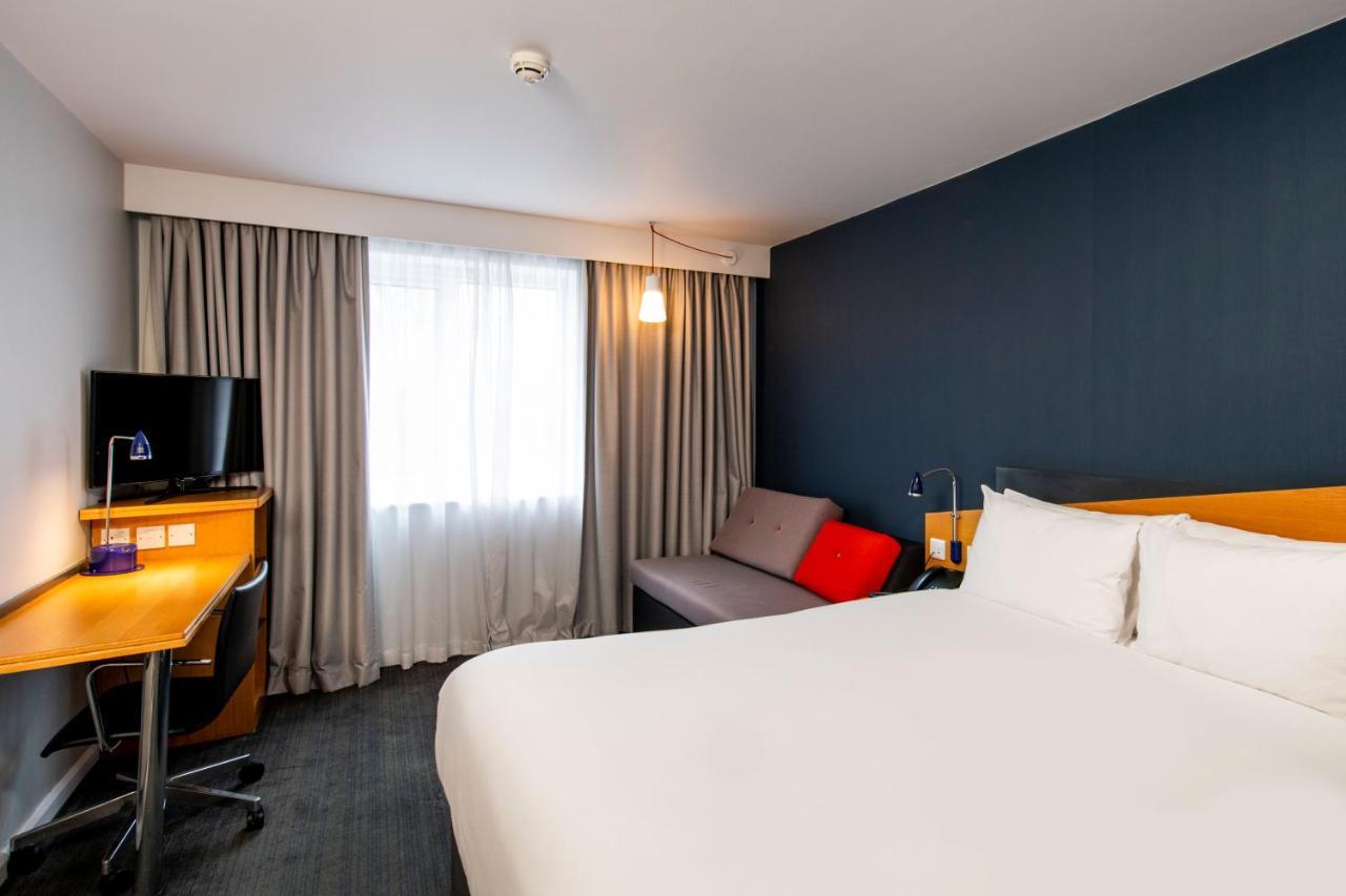 Holiday Inn Express Warwick - Stratford-Upon-Avon By Ihg Eksteriør bilde