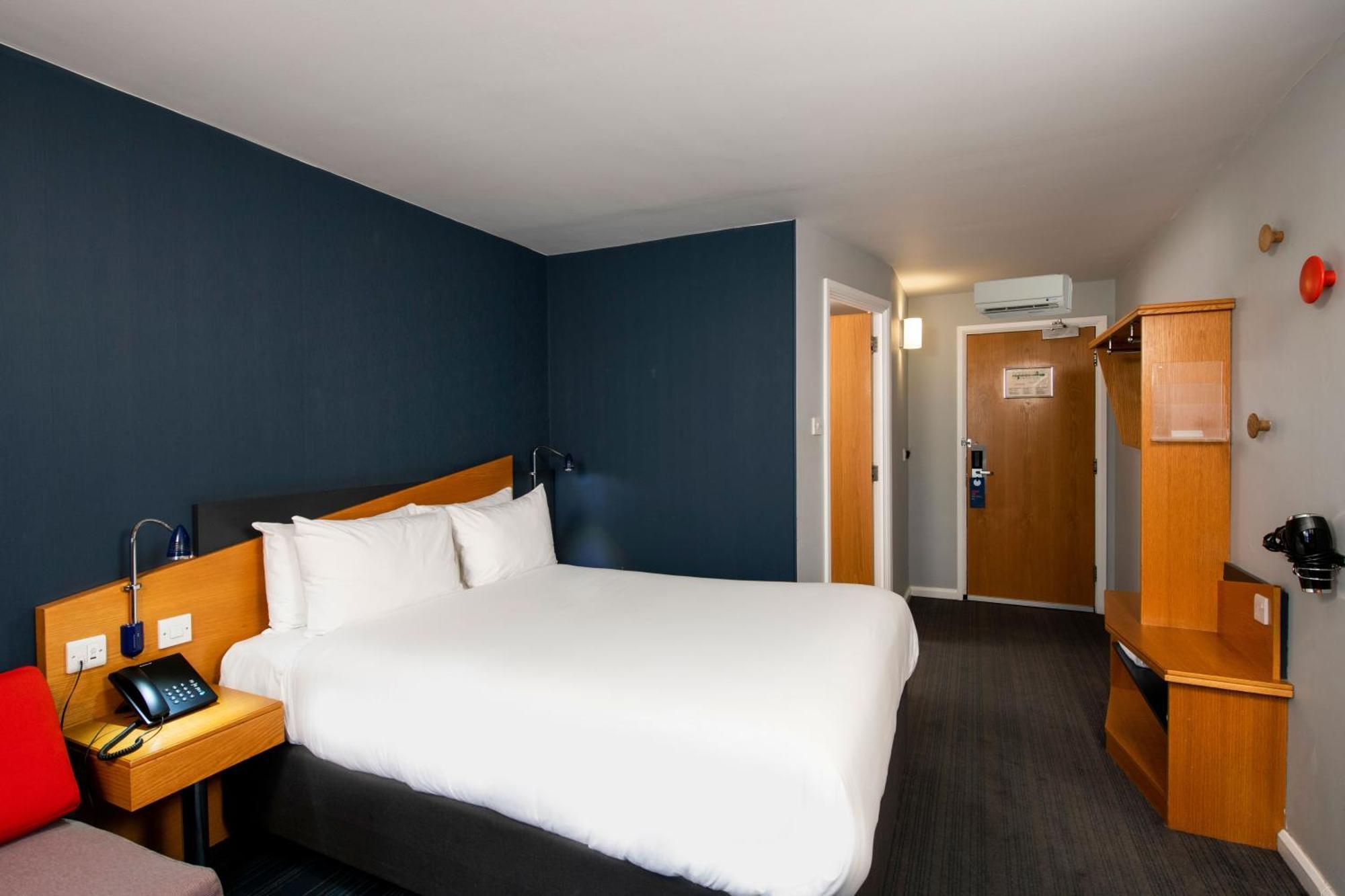 Holiday Inn Express Warwick - Stratford-Upon-Avon By Ihg Eksteriør bilde