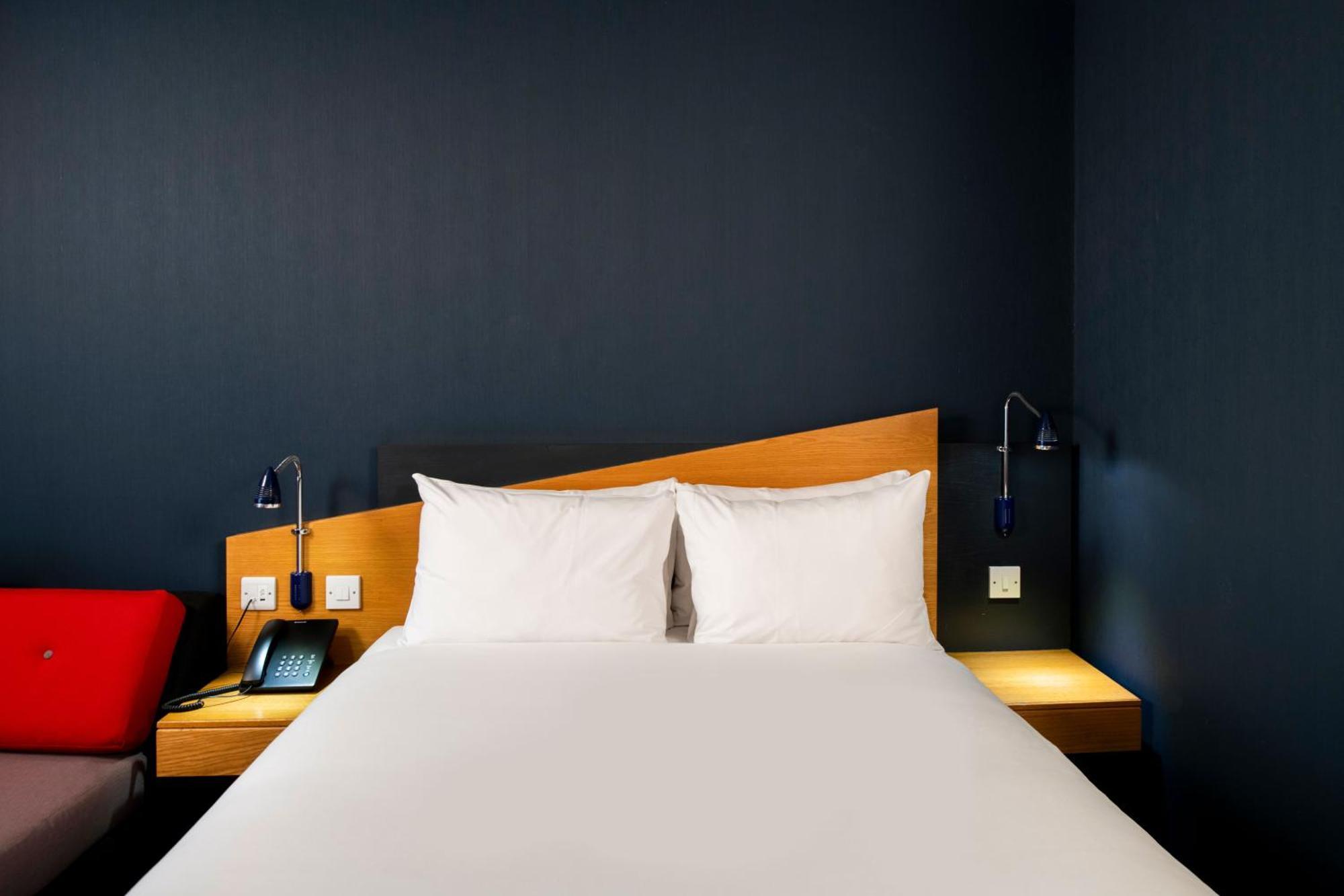 Holiday Inn Express Warwick - Stratford-Upon-Avon By Ihg Eksteriør bilde