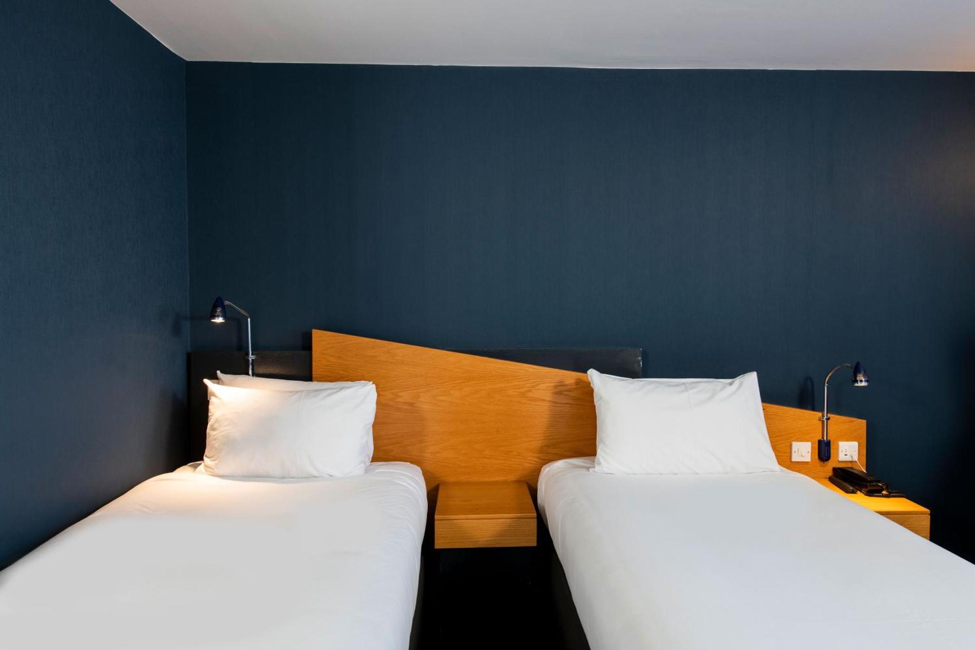Holiday Inn Express Warwick - Stratford-Upon-Avon By Ihg Eksteriør bilde