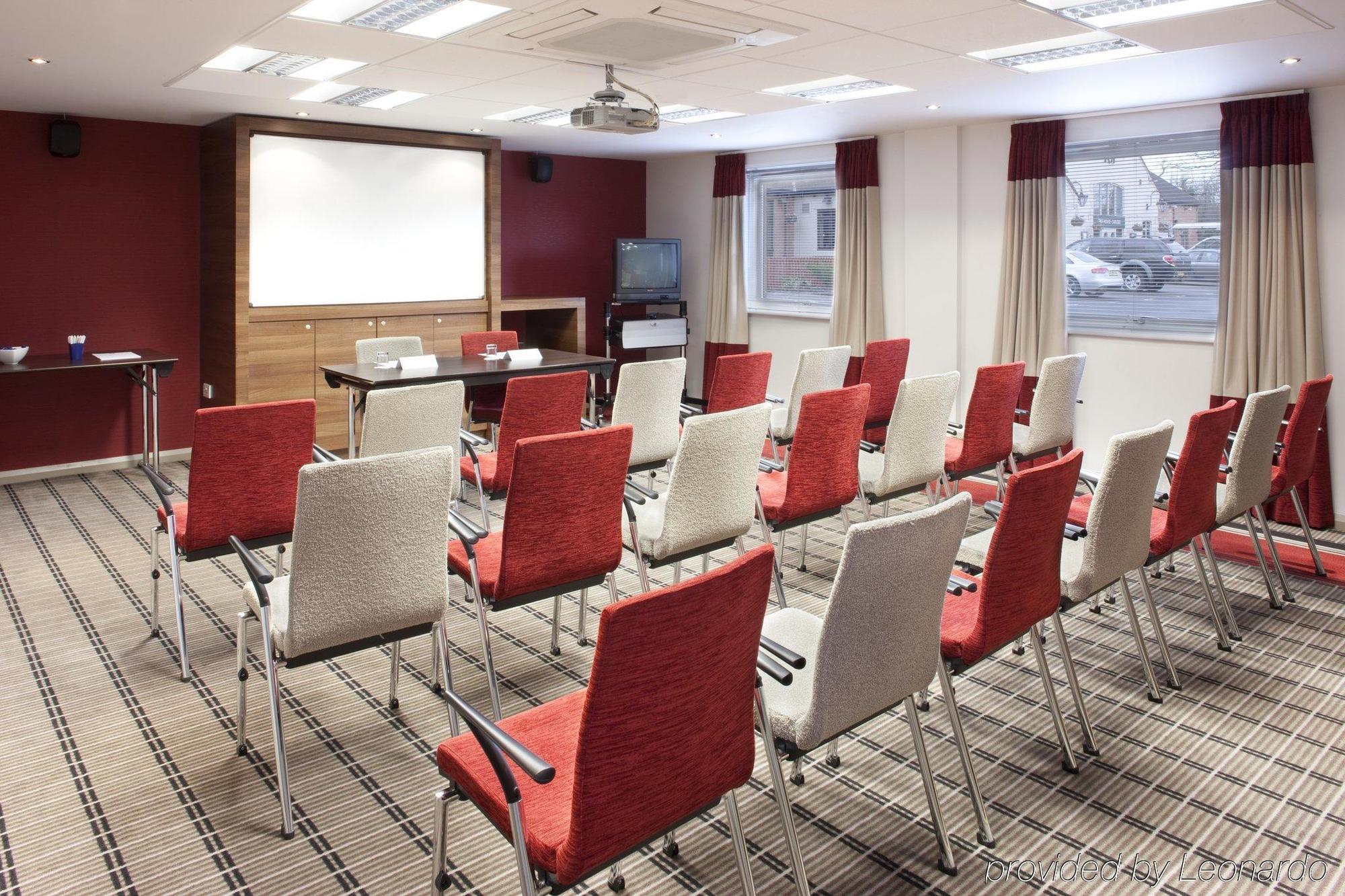 Holiday Inn Express Warwick - Stratford-Upon-Avon By Ihg Eksteriør bilde
