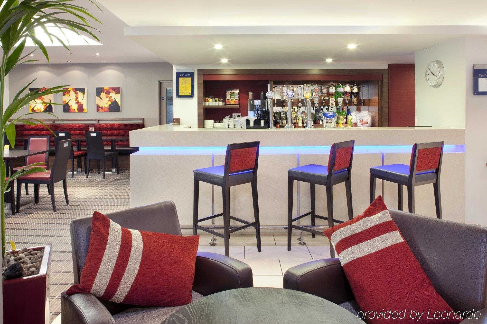 Holiday Inn Express Warwick - Stratford-Upon-Avon By Ihg Eksteriør bilde