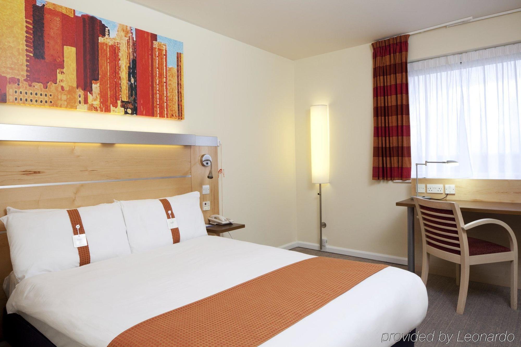 Holiday Inn Express Warwick - Stratford-Upon-Avon By Ihg Eksteriør bilde