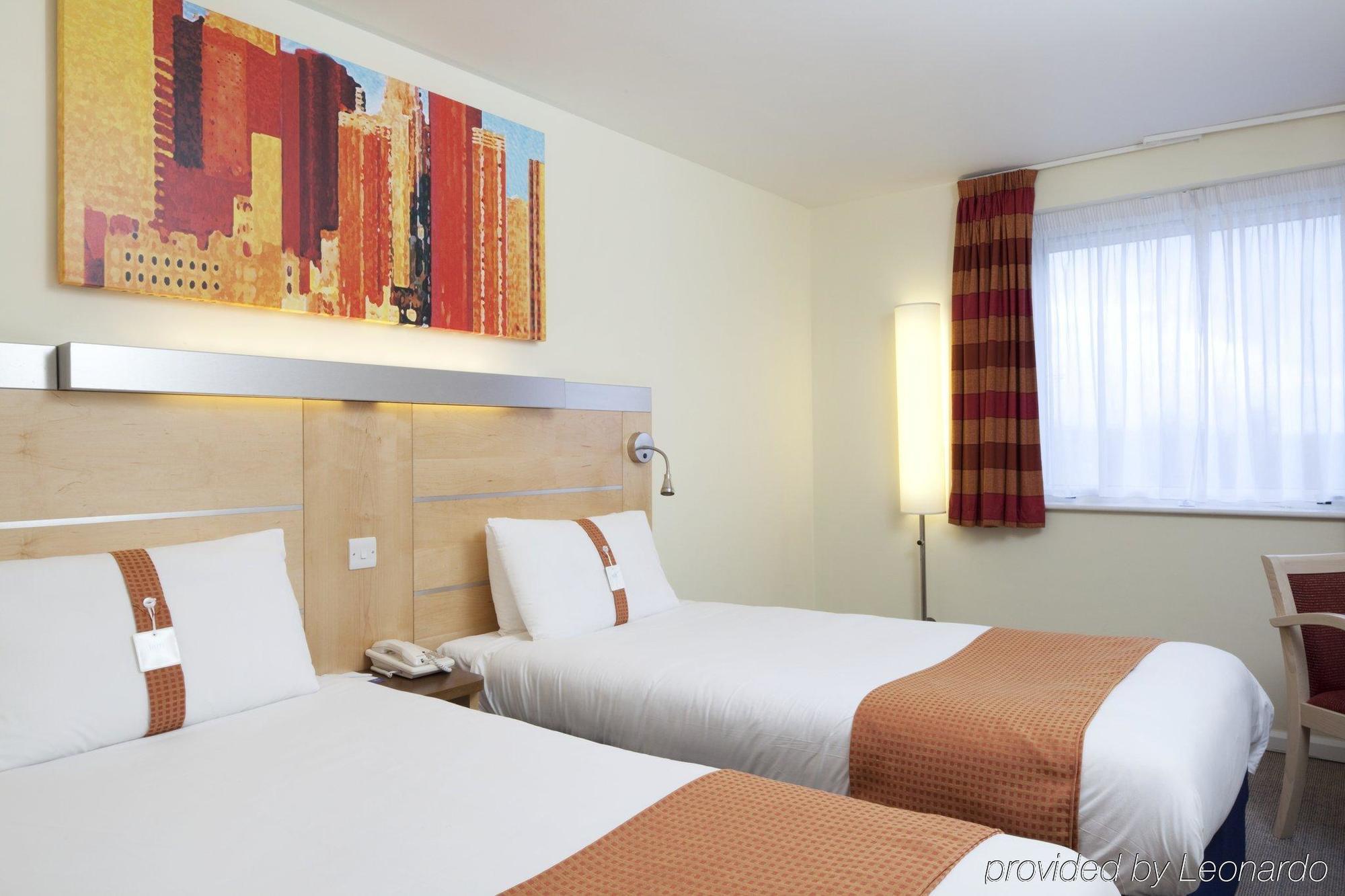 Holiday Inn Express Warwick - Stratford-Upon-Avon By Ihg Eksteriør bilde