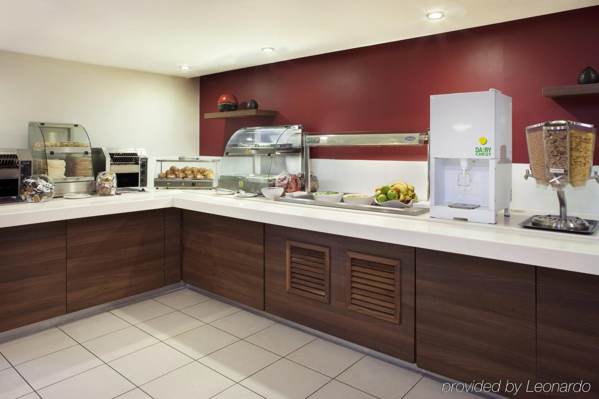 Holiday Inn Express Warwick - Stratford-Upon-Avon By Ihg Eksteriør bilde
