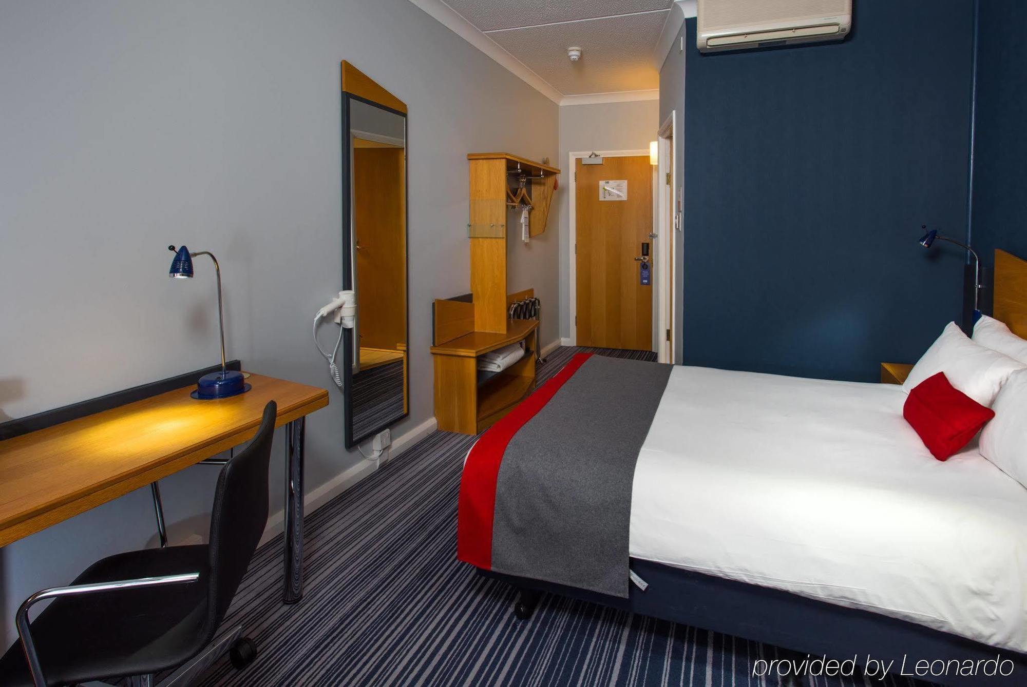 Holiday Inn Express Warwick - Stratford-Upon-Avon By Ihg Eksteriør bilde