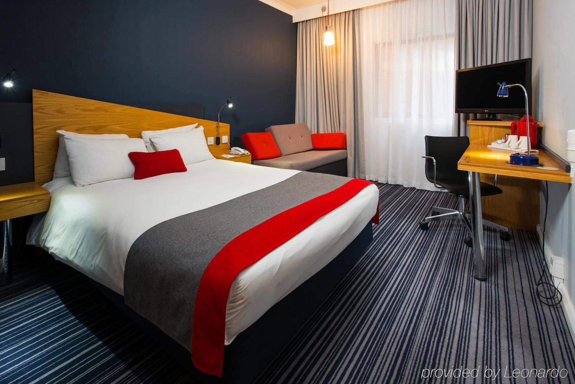 Holiday Inn Express Warwick - Stratford-Upon-Avon By Ihg Eksteriør bilde