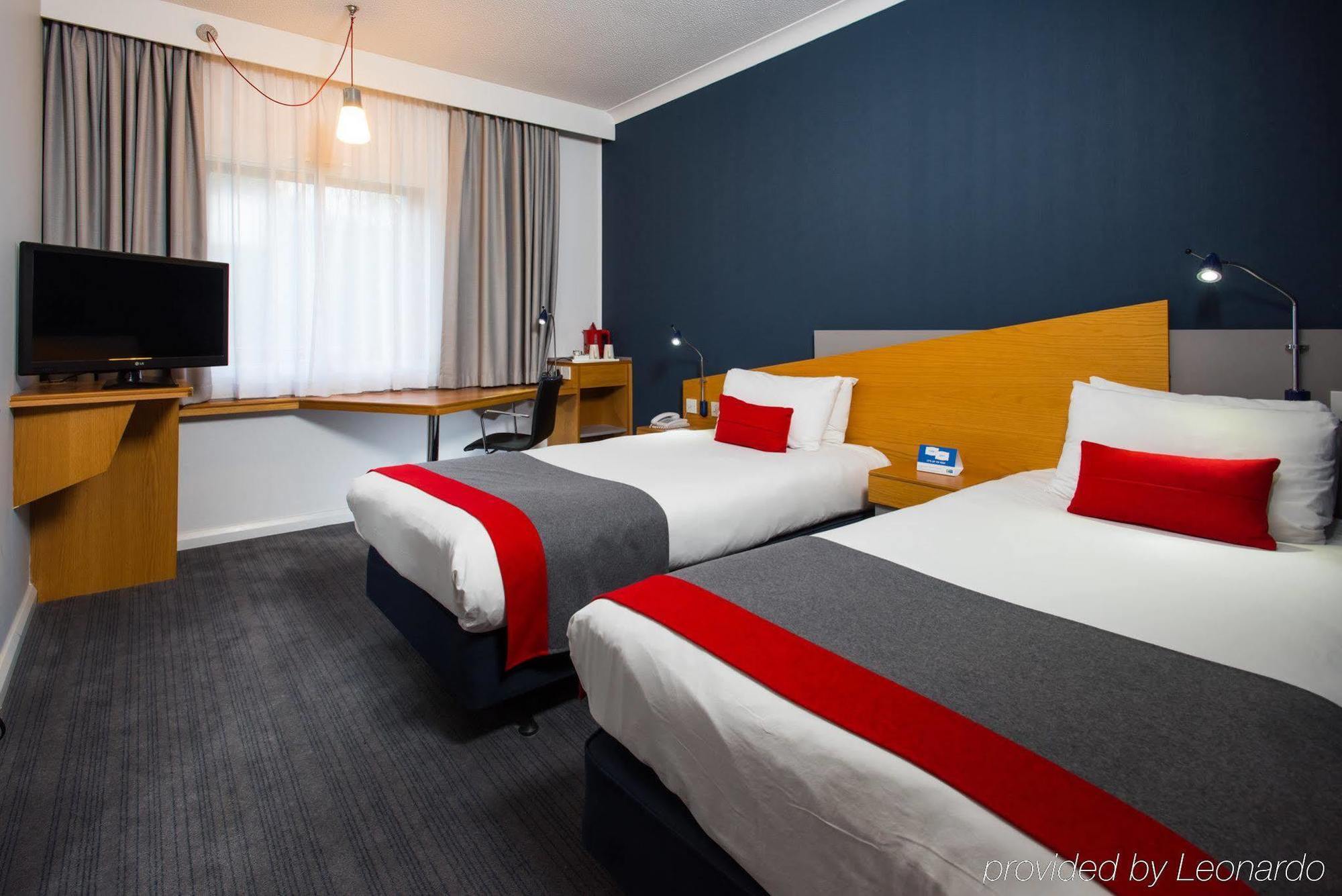 Holiday Inn Express Warwick - Stratford-Upon-Avon By Ihg Eksteriør bilde