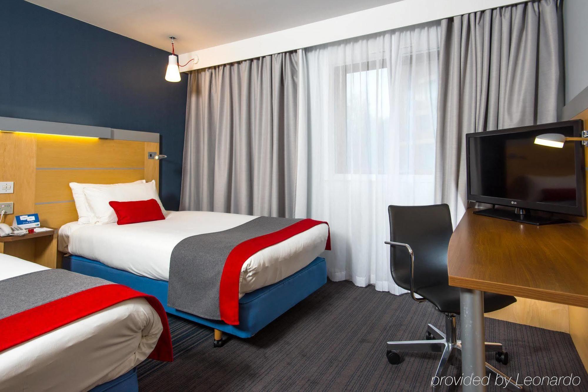 Holiday Inn Express Warwick - Stratford-Upon-Avon By Ihg Eksteriør bilde