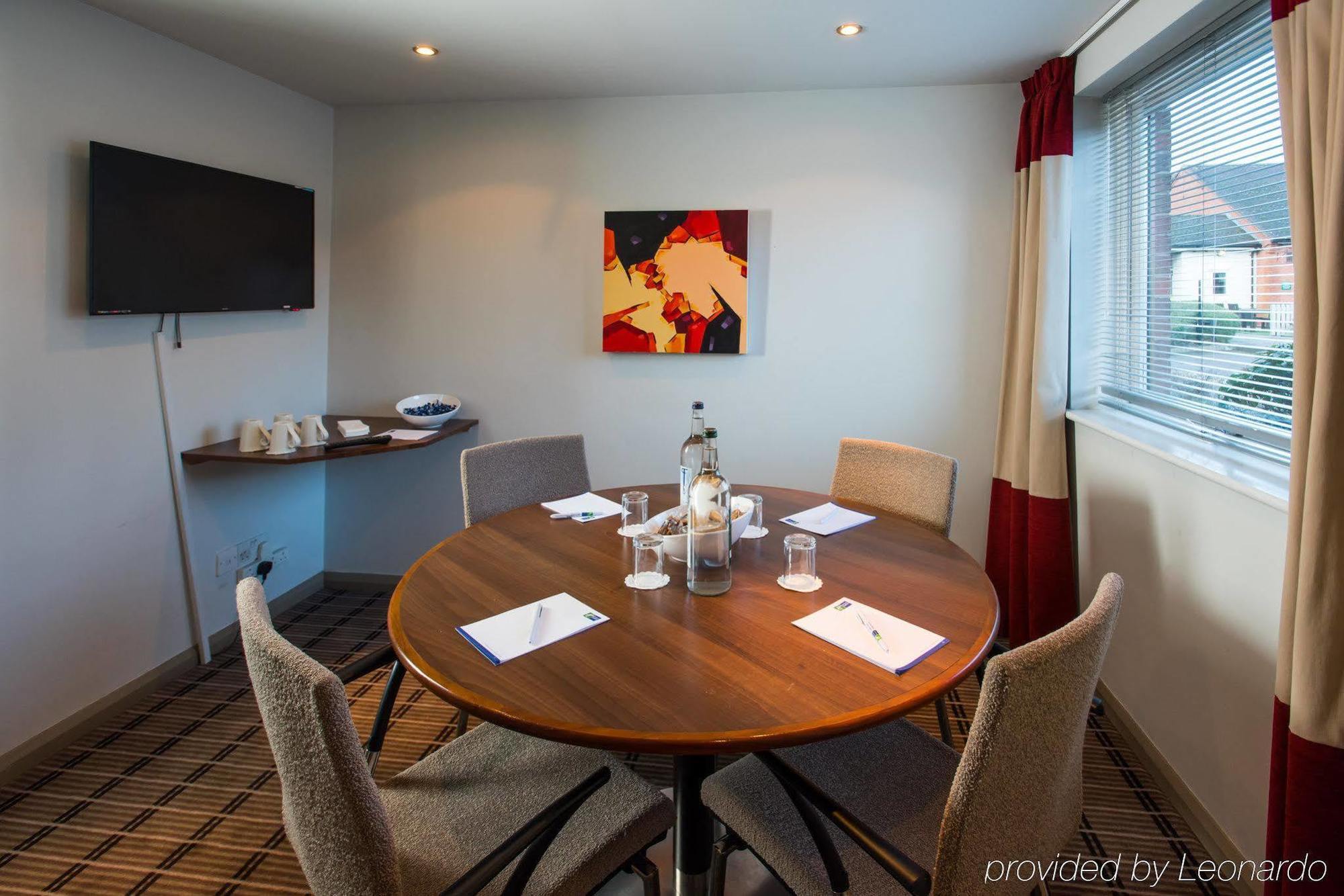 Holiday Inn Express Warwick - Stratford-Upon-Avon By Ihg Eksteriør bilde