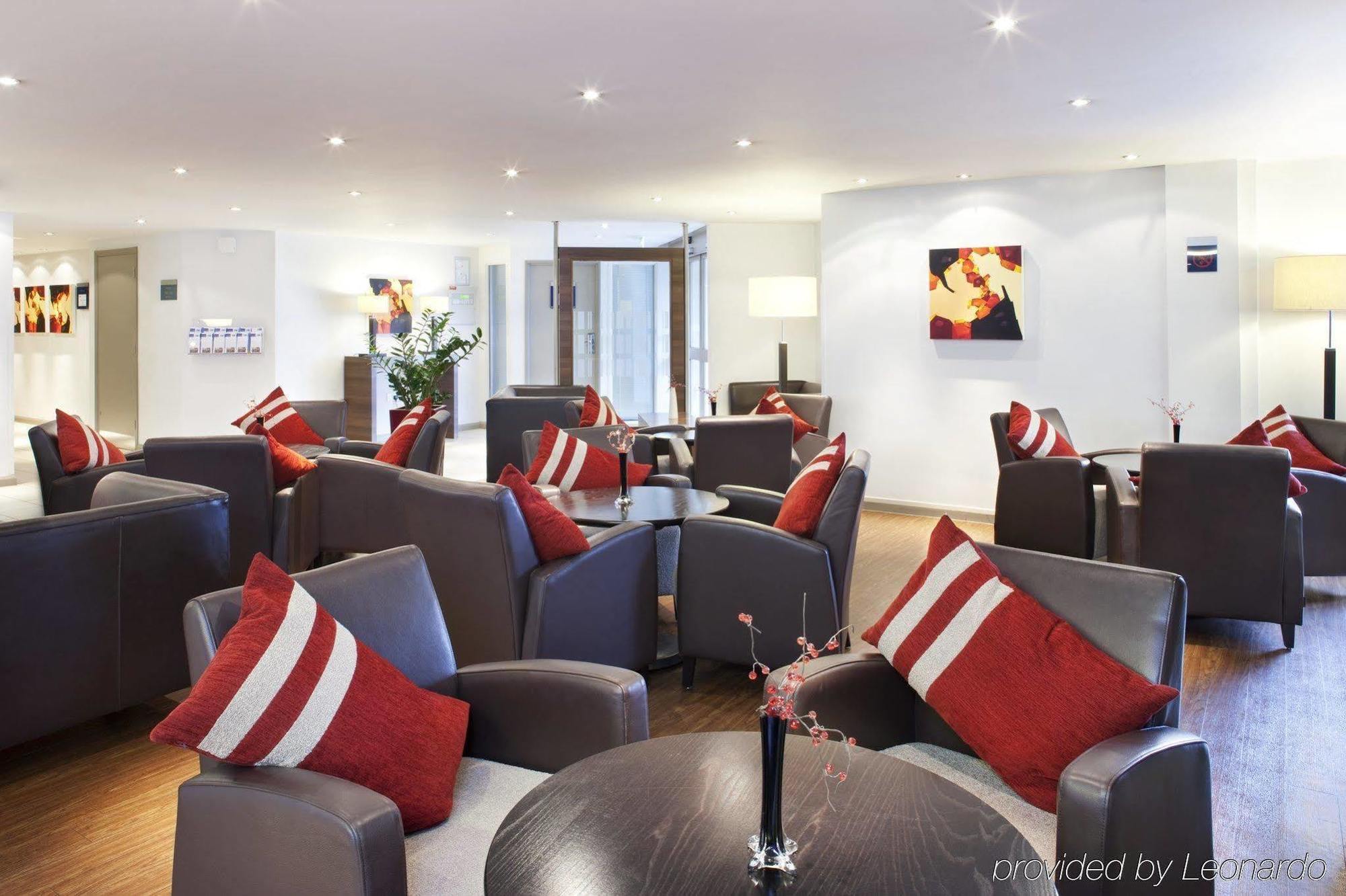 Holiday Inn Express Warwick - Stratford-Upon-Avon By Ihg Eksteriør bilde