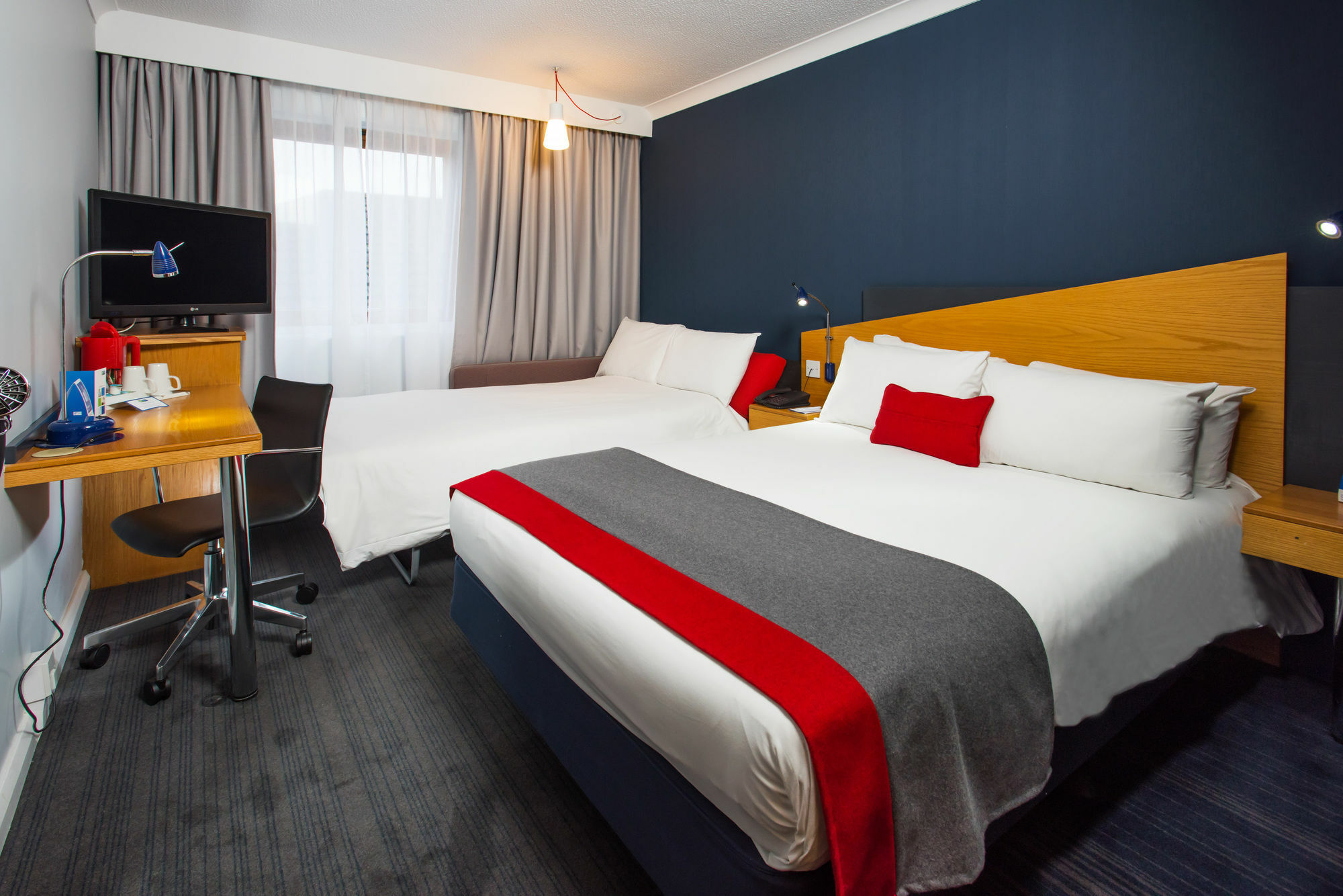 Holiday Inn Express Warwick - Stratford-Upon-Avon By Ihg Eksteriør bilde