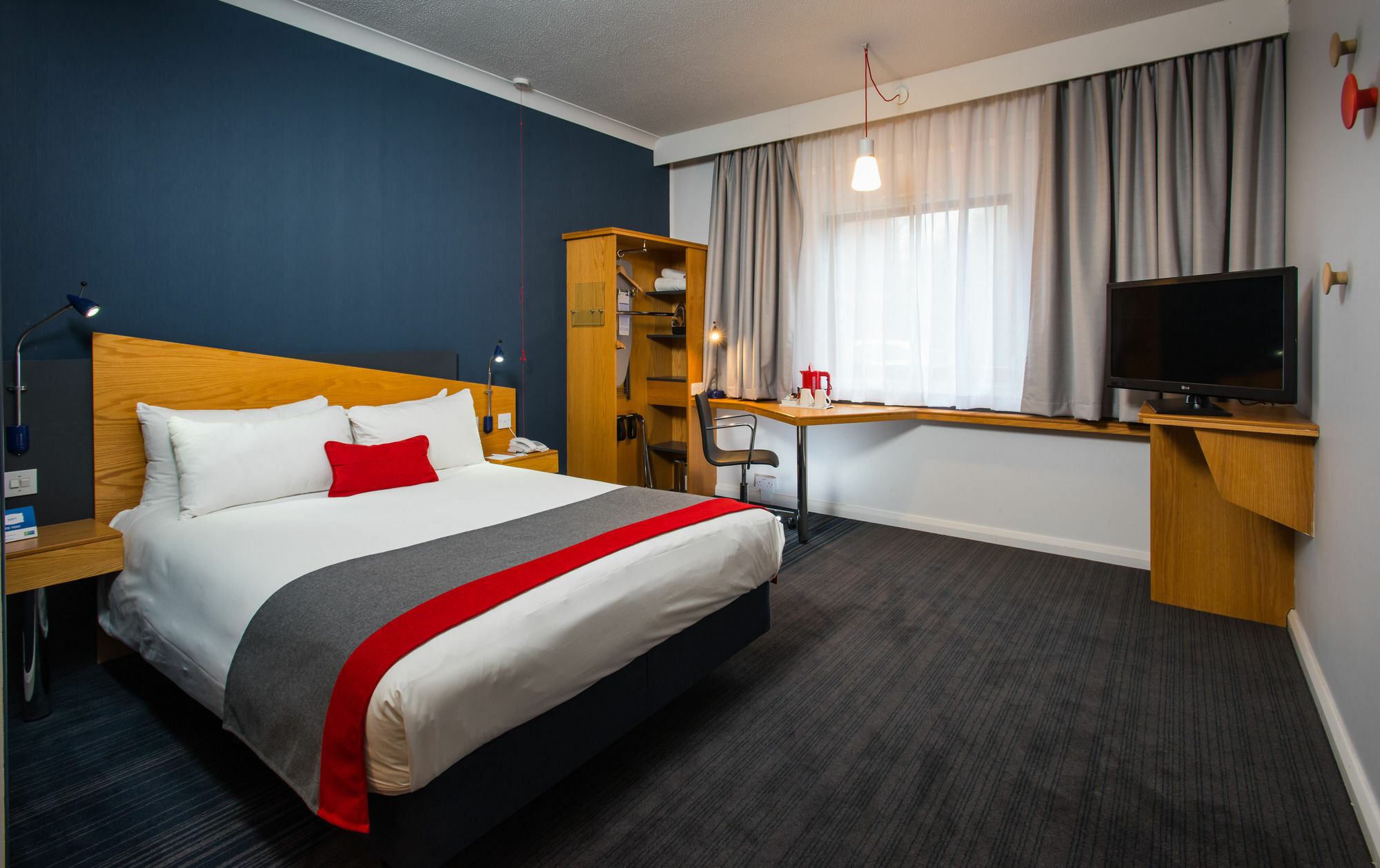 Holiday Inn Express Warwick - Stratford-Upon-Avon By Ihg Eksteriør bilde