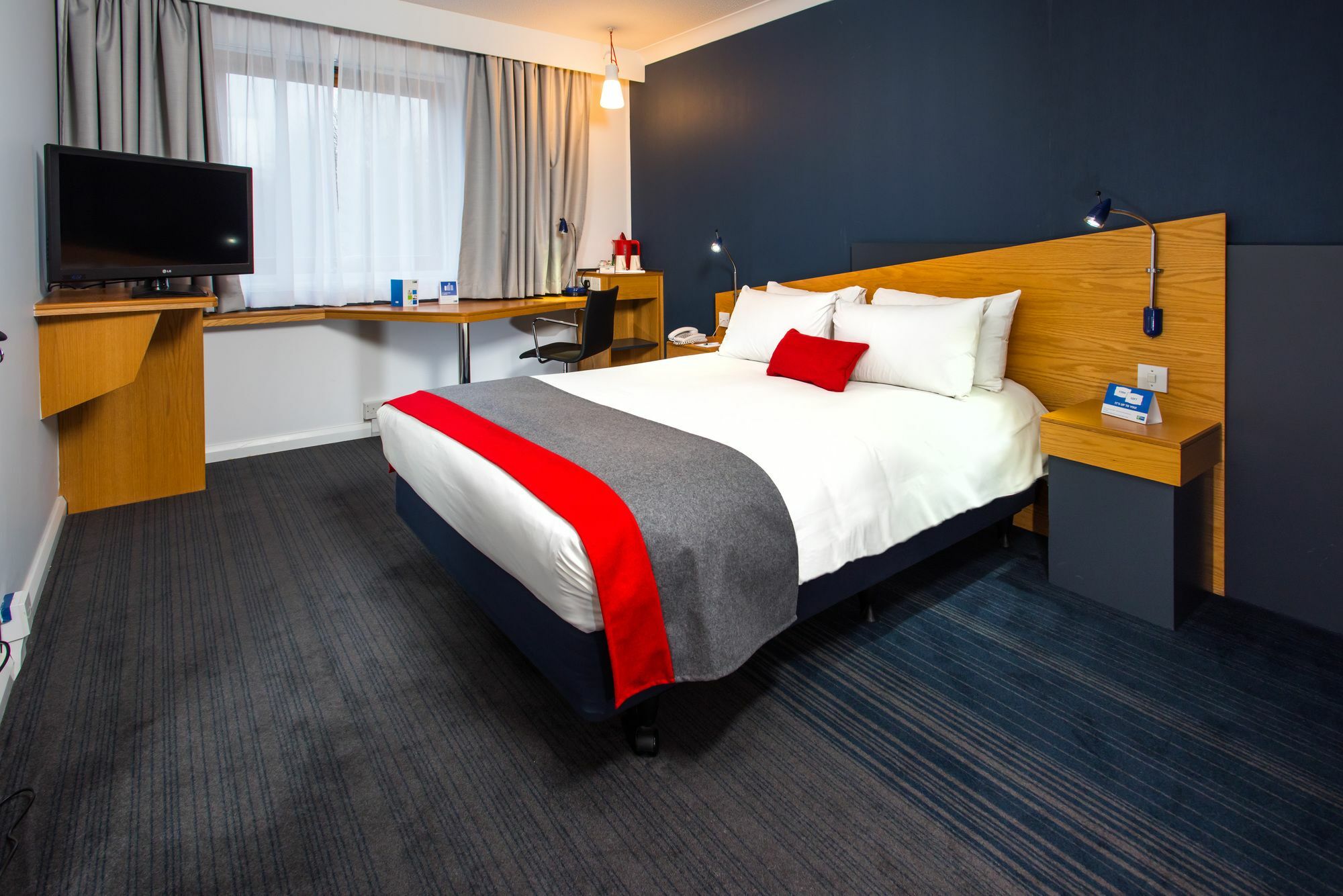 Holiday Inn Express Warwick - Stratford-Upon-Avon By Ihg Eksteriør bilde