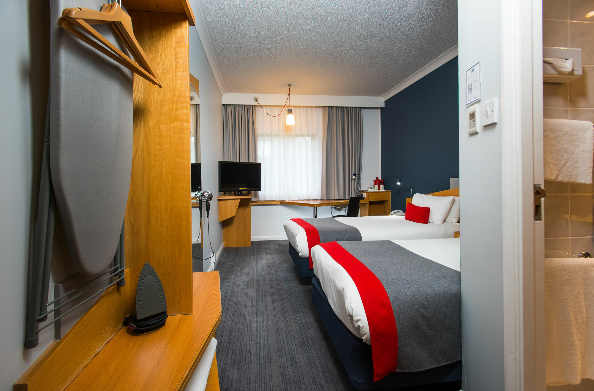 Holiday Inn Express Warwick - Stratford-Upon-Avon By Ihg Eksteriør bilde