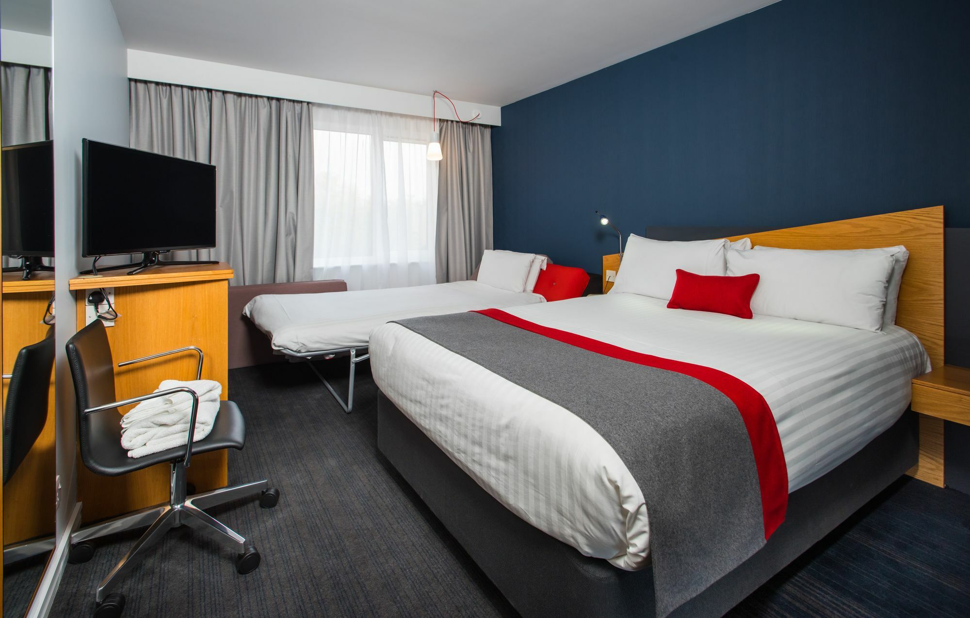 Holiday Inn Express Warwick - Stratford-Upon-Avon By Ihg Eksteriør bilde